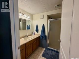 405 3Rd Avenue W, Biggar, SK - Indoor Photo Showing Bathroom