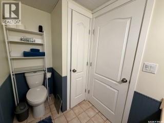 405 3Rd Avenue W, Biggar, SK - Indoor Photo Showing Bathroom