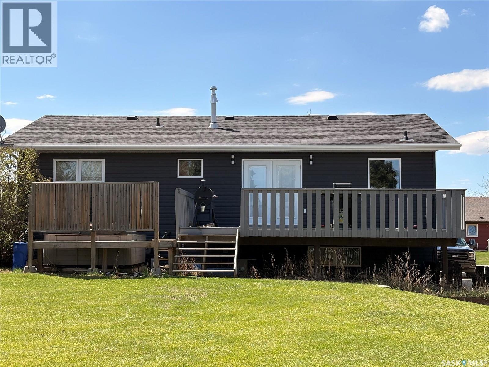 405 3Rd Avenue W, Biggar, SK - Outdoor With Deck Patio Veranda