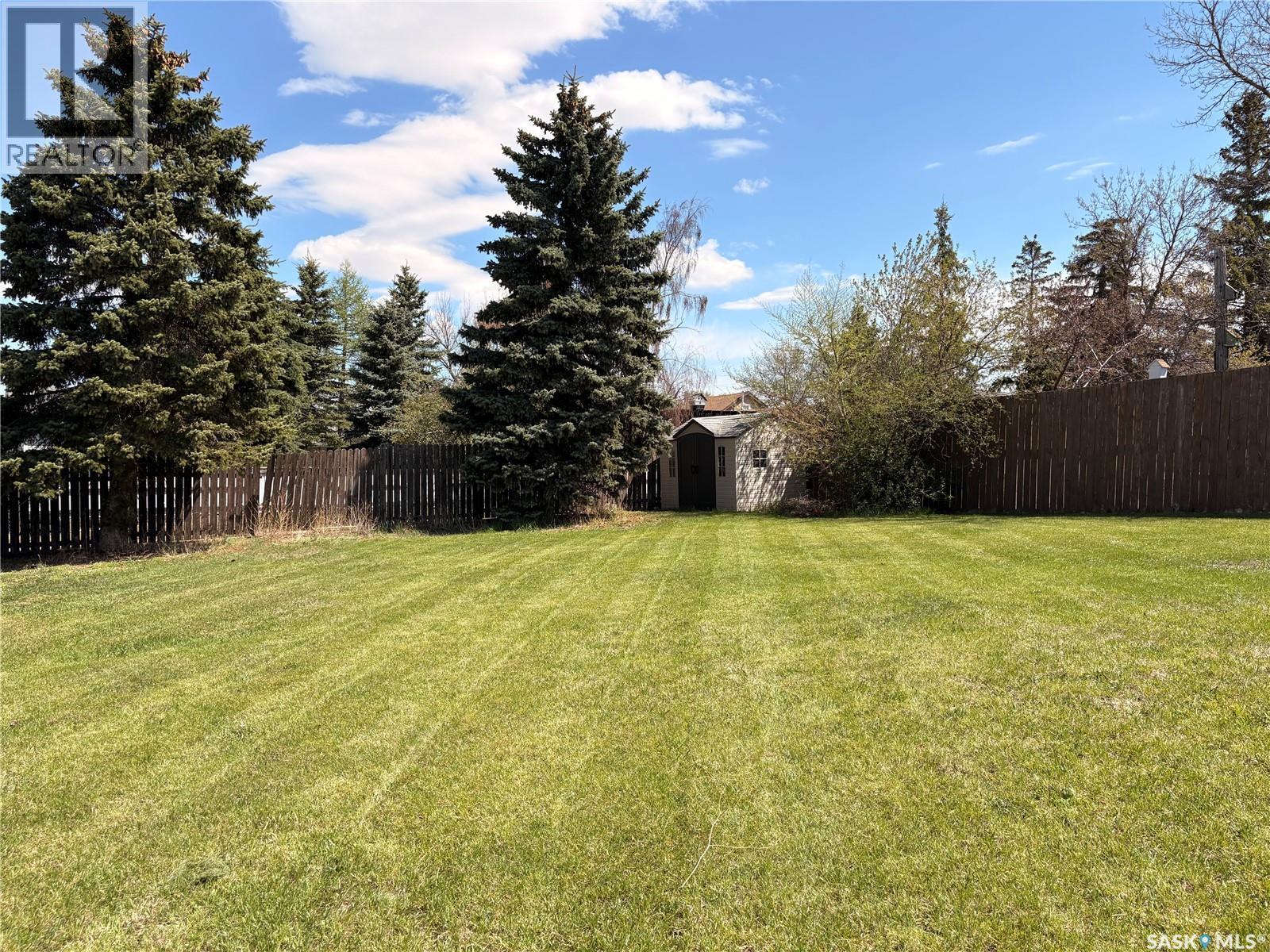 405 3Rd Avenue W, Biggar, SK - Outdoor
