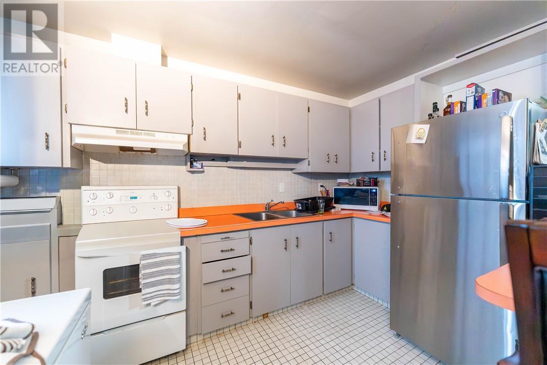 288 Albinson Street, Sudbury, ON - Indoor Photo Showing Kitchen With Double Sink