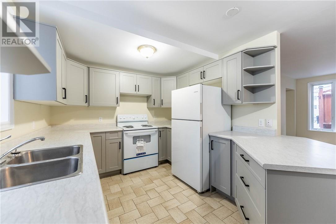 288 Albinson Street, Sudbury, ON - Indoor Photo Showing Kitchen With Double Sink