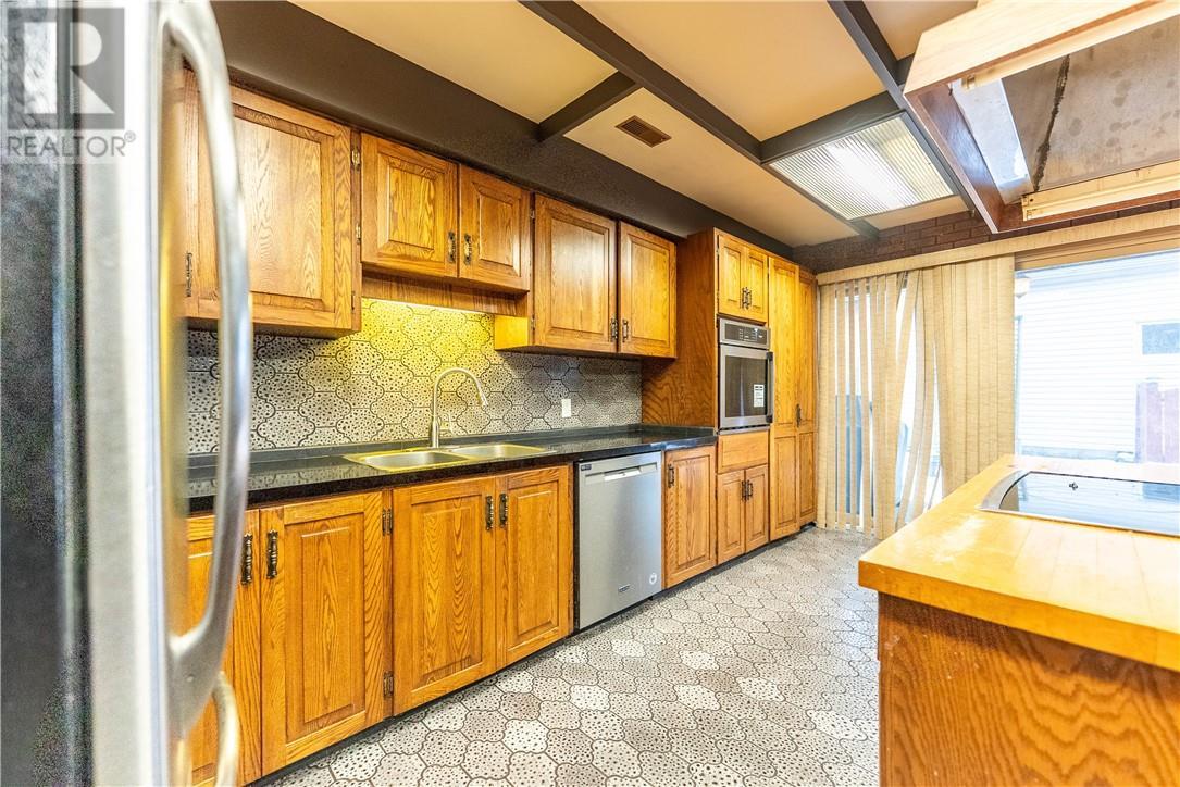288 Albinson Street, Sudbury, ON - Indoor Photo Showing Kitchen