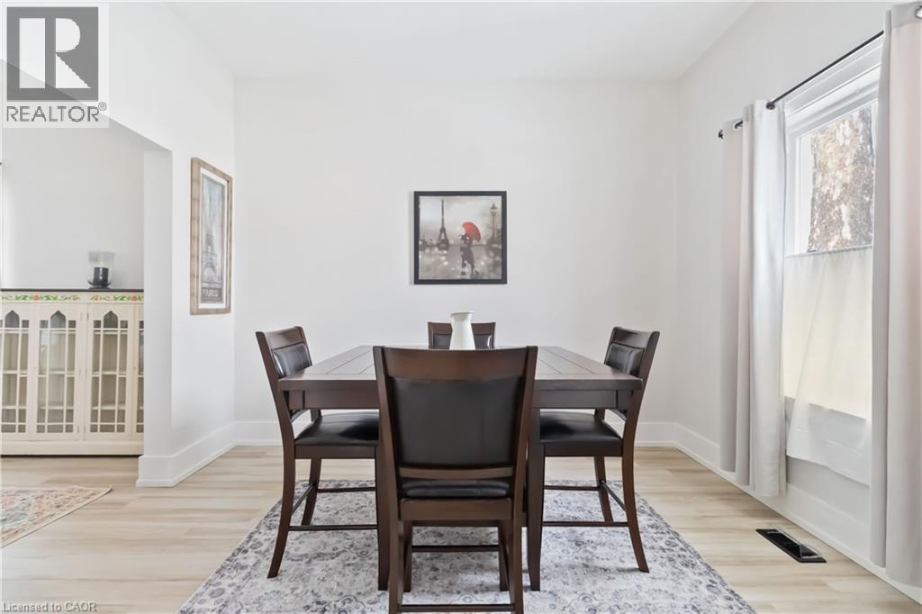 156 Albion Street, Brantford, ON - Indoor Photo Showing Dining Room
