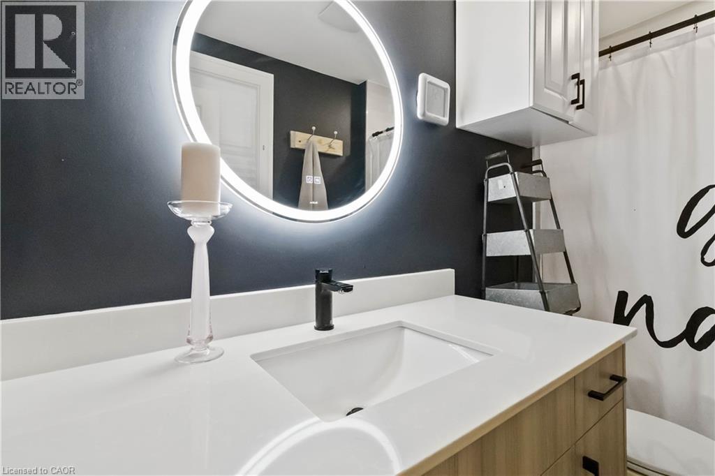 156 Albion Street, Brantford, ON - Indoor Photo Showing Bathroom