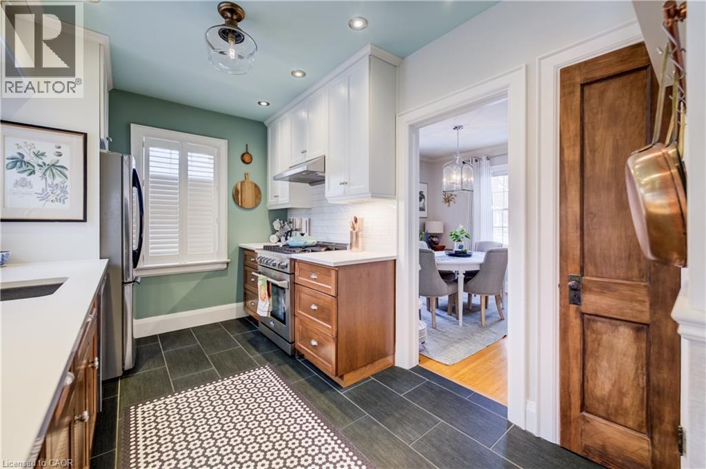 8 Lowrey Avenue S, Cambridge, ON - Indoor