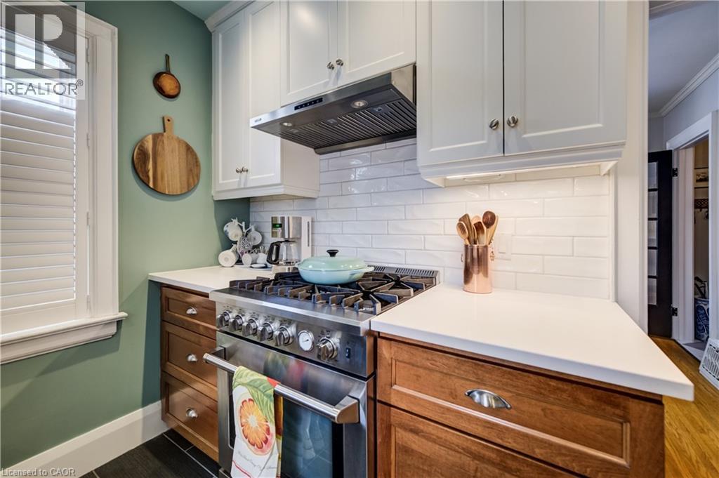 8 Lowrey Avenue S, Cambridge, ON - Indoor Photo Showing Kitchen