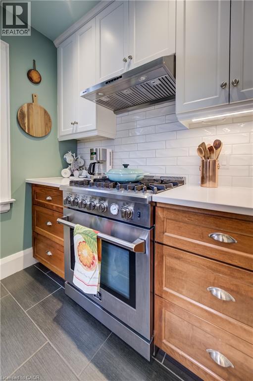 8 Lowrey Avenue S, Cambridge, ON - Indoor Photo Showing Kitchen