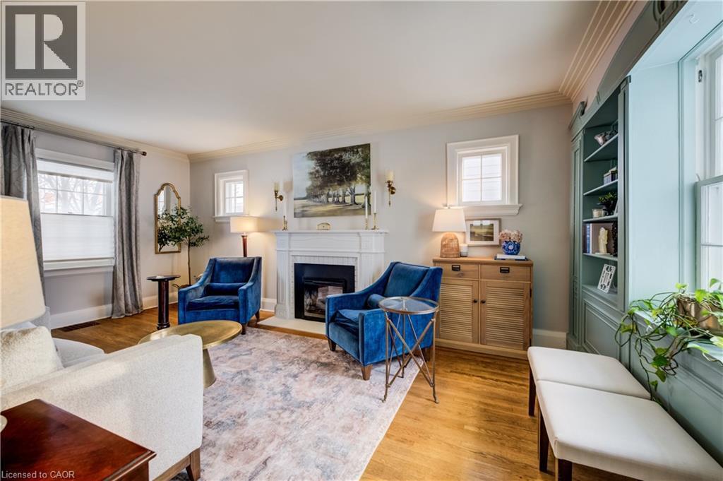 8 Lowrey Avenue S, Cambridge, ON - Indoor Photo Showing Living Room With Fireplace
