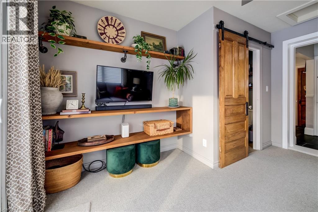 8 Lowrey Avenue S, Cambridge, ON - Indoor Photo Showing Other Room