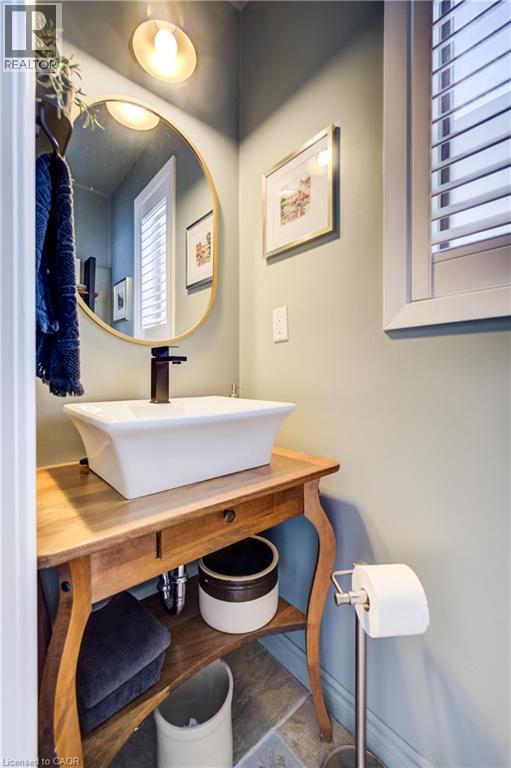 8 Lowrey Avenue S, Cambridge, ON - Indoor Photo Showing Bathroom