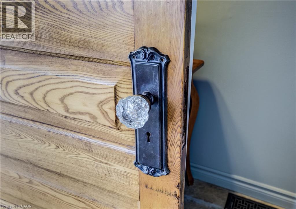 8 Lowrey Avenue S, Cambridge, ON - Indoor