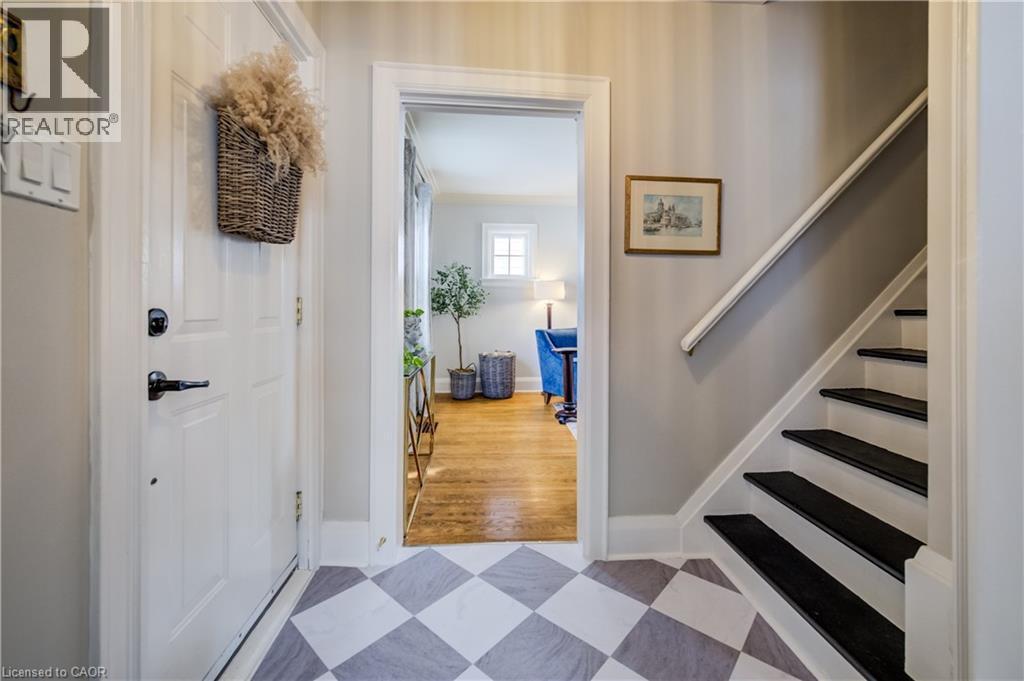 8 Lowrey Avenue S, Cambridge, ON - Indoor Photo Showing Other Room