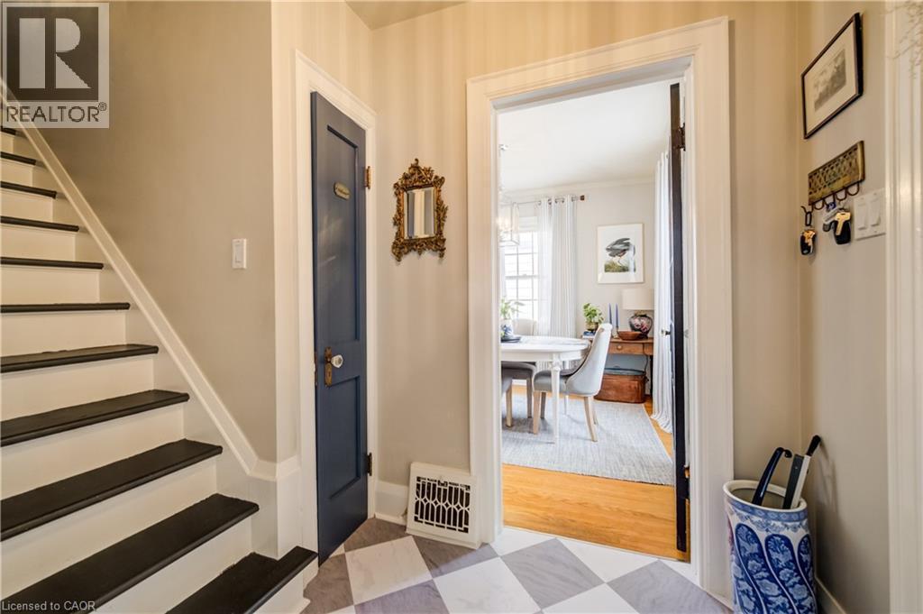 8 Lowrey Avenue S, Cambridge, ON - Indoor Photo Showing Other Room