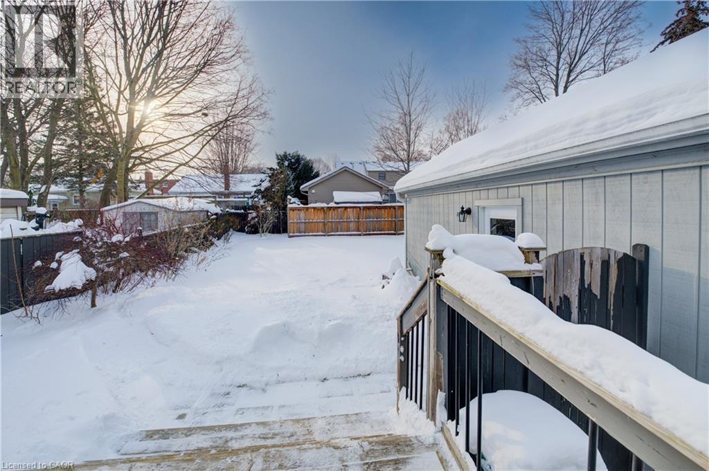 8 Lowrey Avenue S, Cambridge, ON - Outdoor