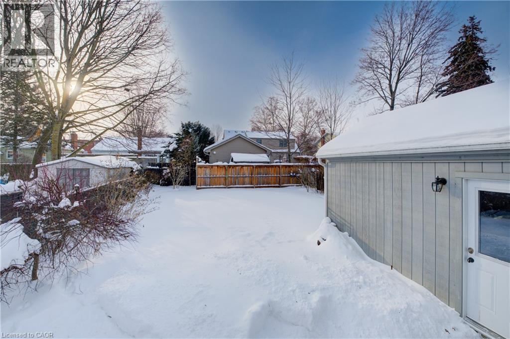 8 Lowrey Avenue S, Cambridge, ON - Outdoor