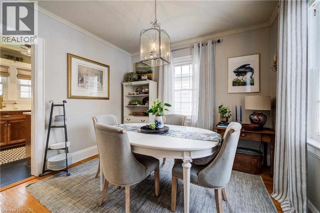 8 Lowrey Avenue S, Cambridge, ON - Indoor Photo Showing Dining Room
