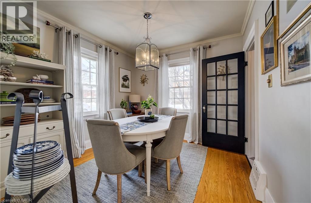 8 Lowrey Avenue S, Cambridge, ON - Indoor Photo Showing Dining Room