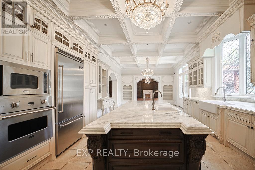 68 Davidson Drive, Vaughan, ON - Indoor Photo Showing Kitchen With Upgraded Kitchen