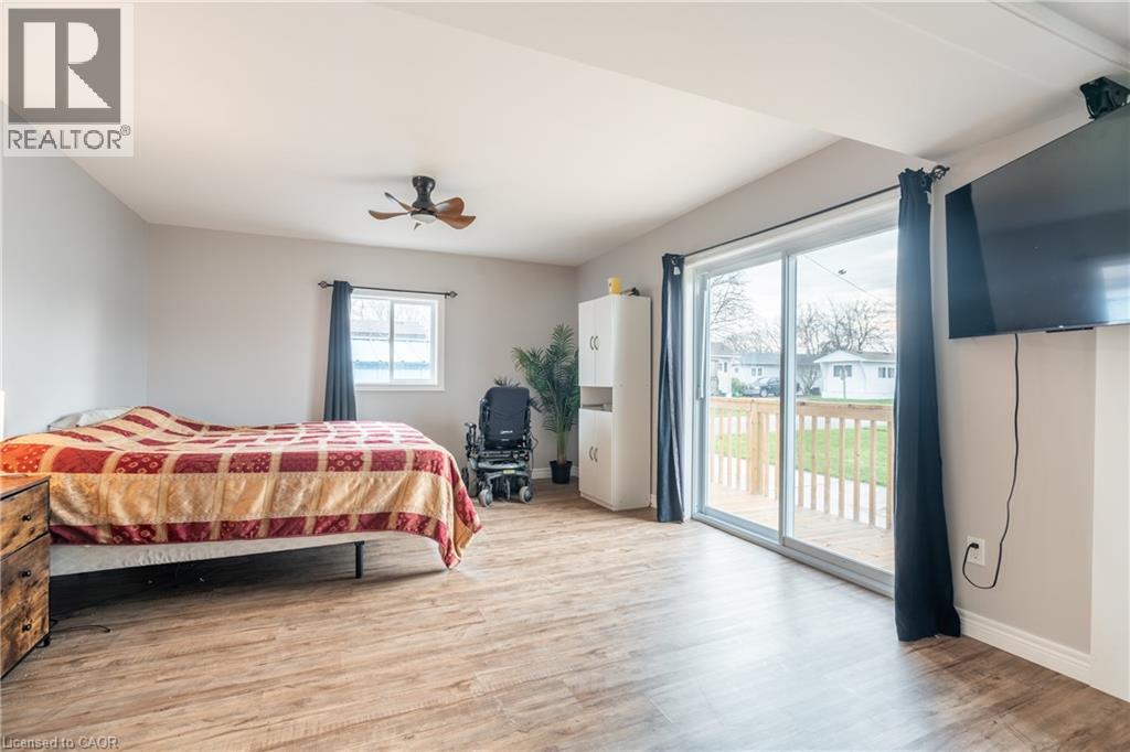4588 Martha Lane, Beamsville, ON - Indoor Photo Showing Bedroom
