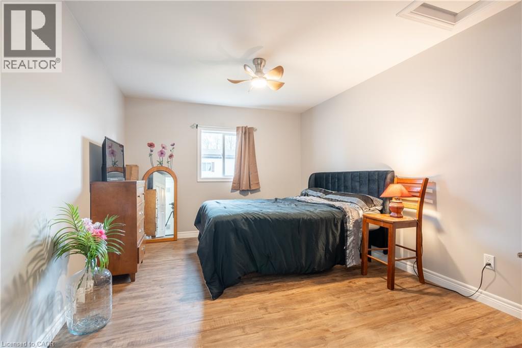 4588 Martha Lane, Beamsville, ON - Indoor Photo Showing Bedroom