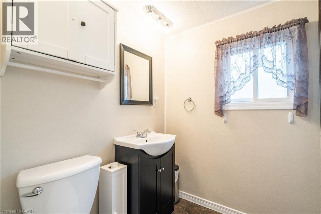 4588 Martha Lane, Beamsville, ON - Indoor Photo Showing Bathroom