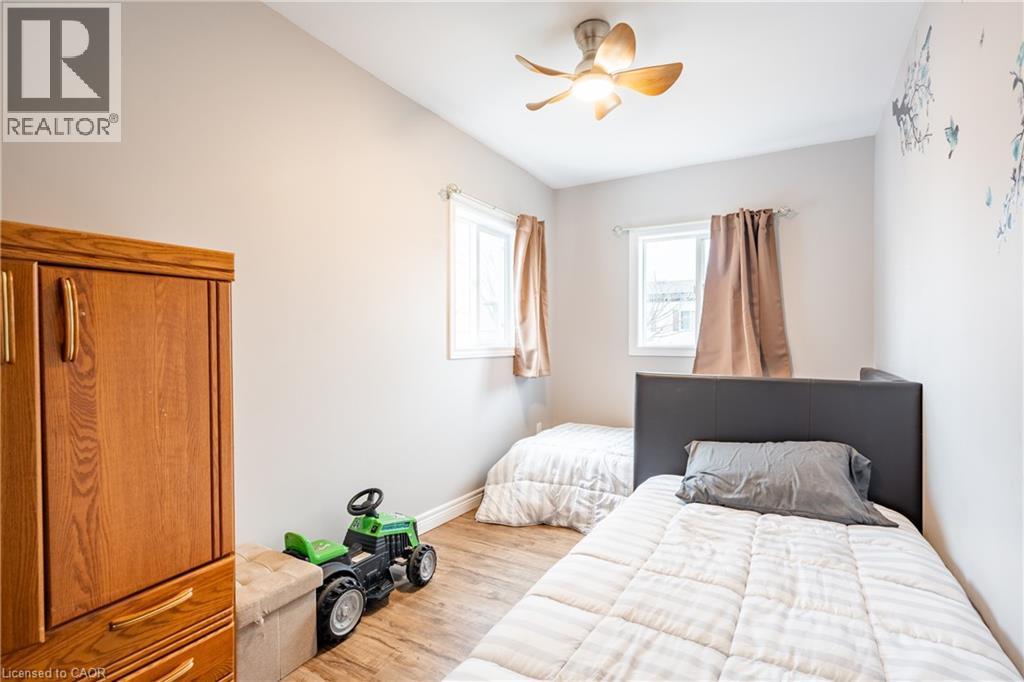 4588 Martha Lane, Beamsville, ON - Indoor Photo Showing Bedroom