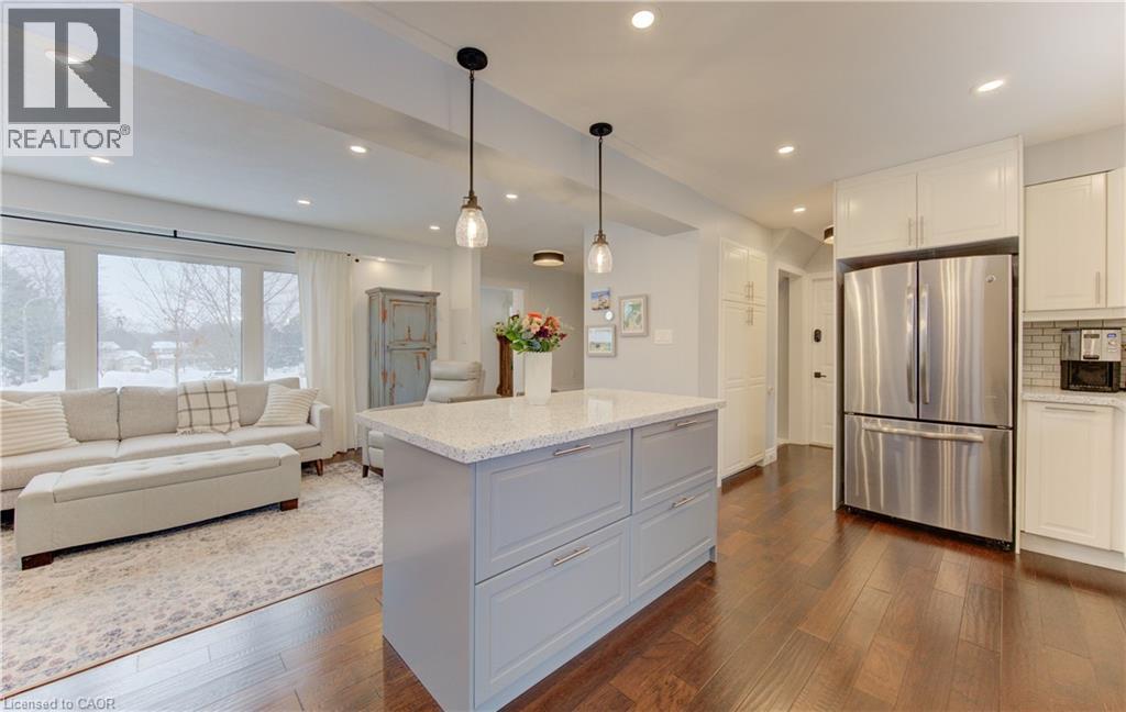 Large center island - 51 Nathaniel Crescent, Kitchener, ON - Indoor