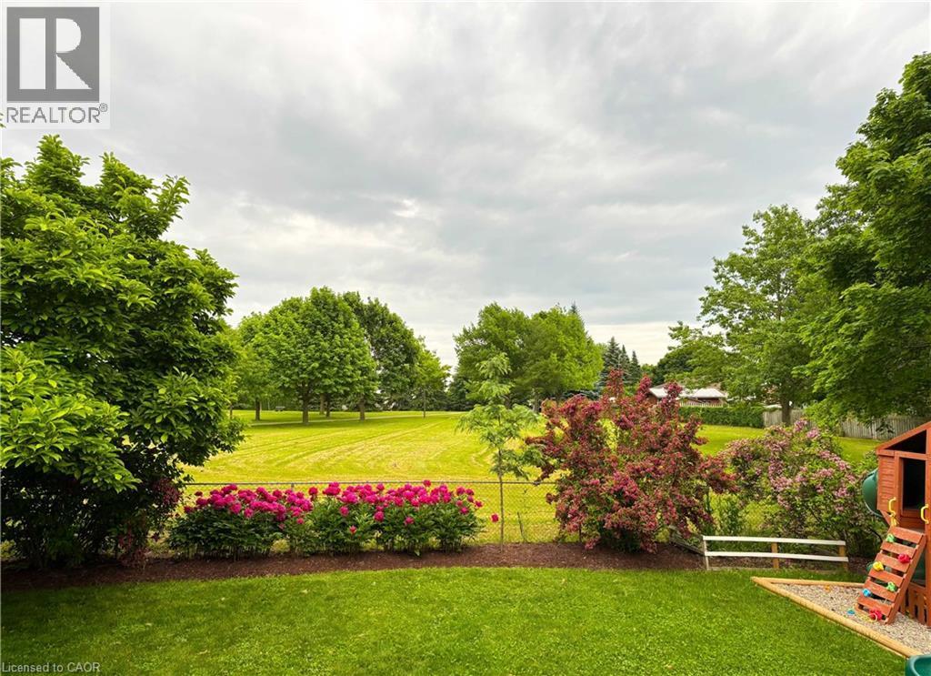 Perennial gardens are beautiful when the snow is gone - 51 Nathaniel Crescent, Kitchener, ON - Outdoor