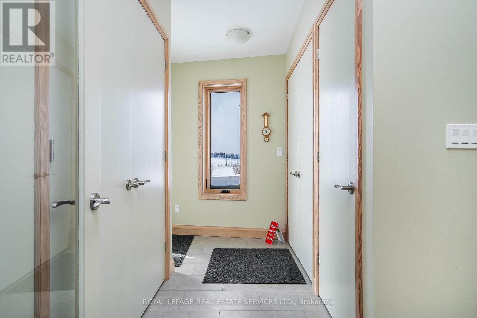 Hallway to front door - 837177 4Th Line E, Mulmur, ON - Indoor Photo Showing Other Room