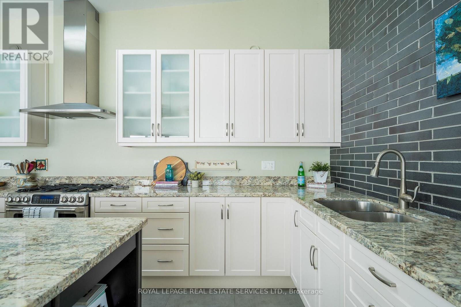 837177 4Th Line E, Mulmur, ON - Indoor Photo Showing Kitchen With Double Sink With Upgraded Kitchen