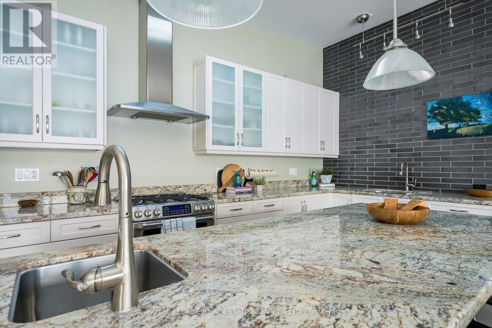 837177 4Th Line E, Mulmur, ON - Indoor Photo Showing Kitchen With Upgraded Kitchen