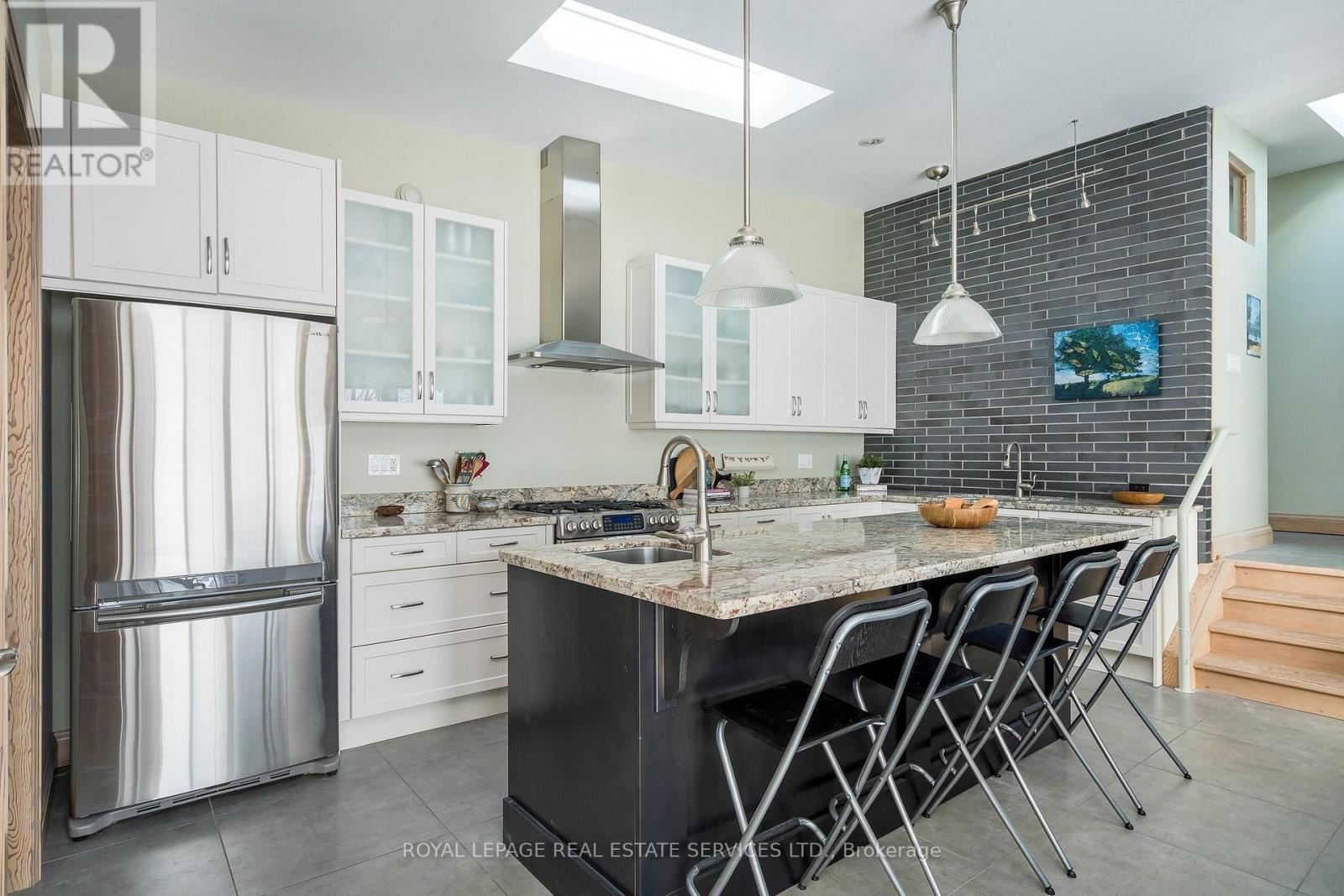 837177 4Th Line E, Mulmur, ON - Indoor Photo Showing Kitchen With Upgraded Kitchen