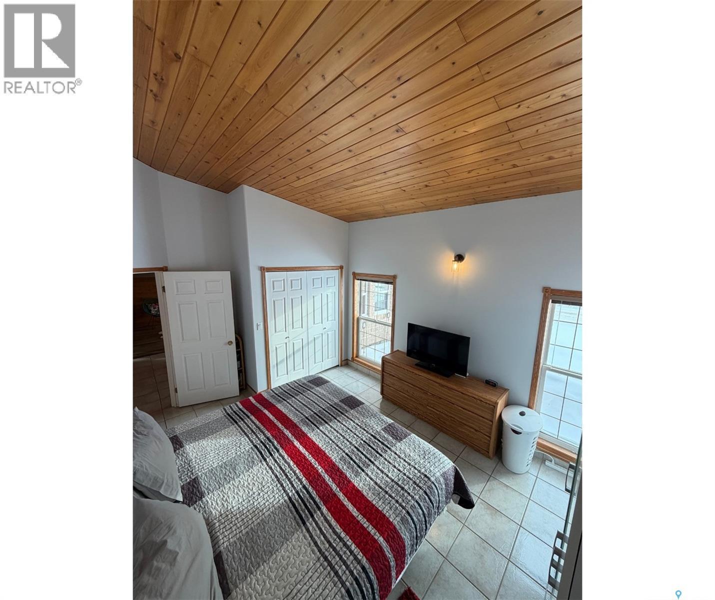 74 Nunn Street, La Ronge, SK - Indoor Photo Showing Bedroom