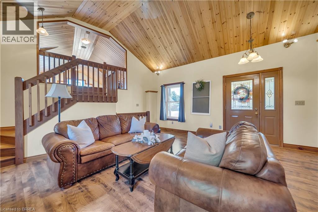 690 Wallace Avenue S, Listowel, ON - Indoor Photo Showing Living Room