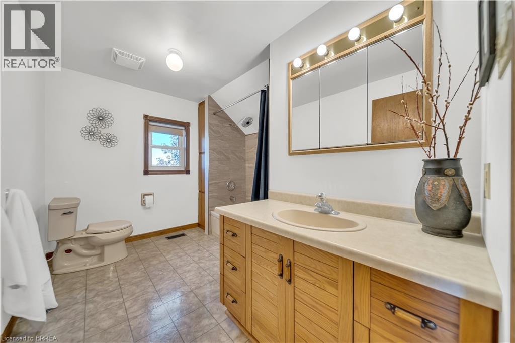 690 Wallace Avenue S, Listowel, ON - Indoor Photo Showing Bathroom