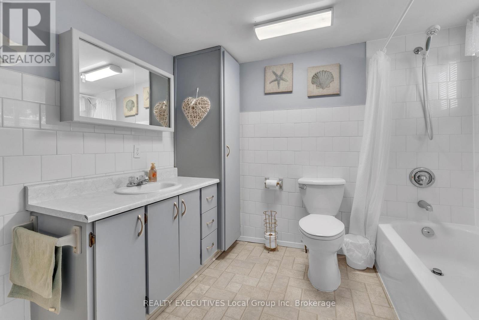 151 King Street, Callander, ON - Indoor Photo Showing Bathroom