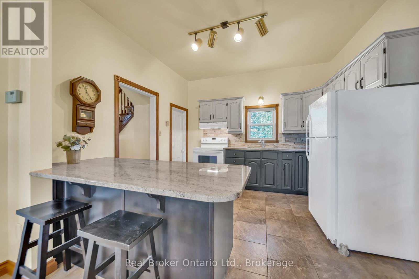 690 Wallace Avenue S, North Perth (Listowel), ON - Indoor Photo Showing Kitchen