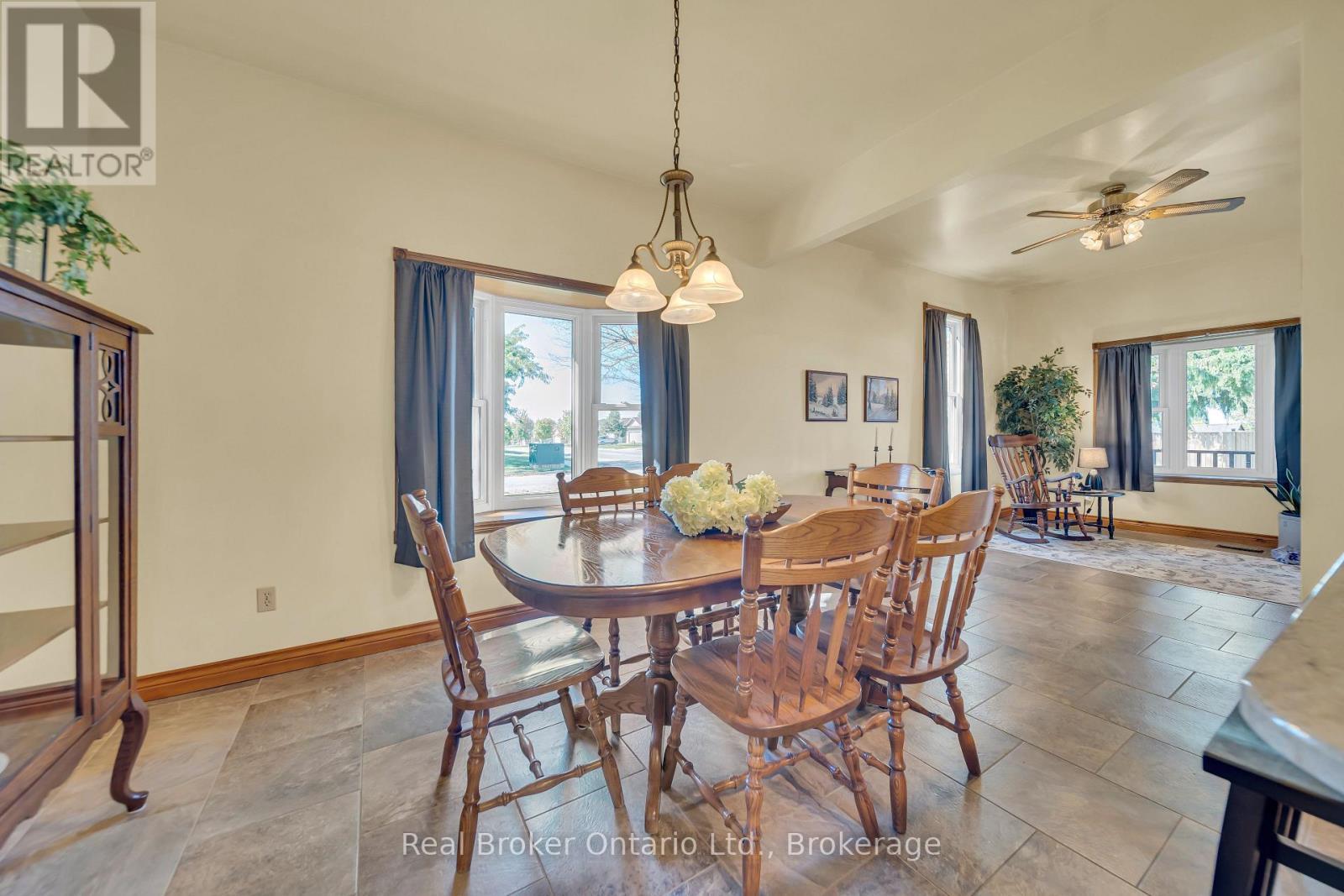690 Wallace Avenue S, North Perth (Listowel), ON - Indoor Photo Showing Dining Room