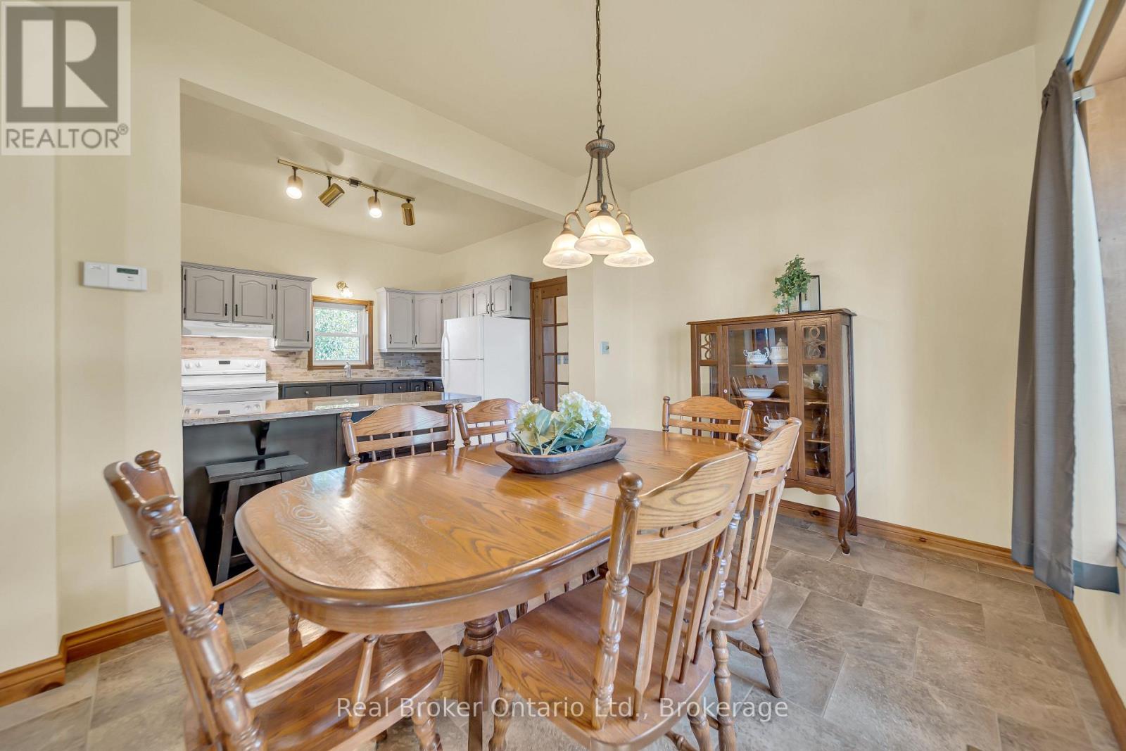 690 Wallace Avenue S, North Perth (Listowel), ON - Indoor Photo Showing Dining Room