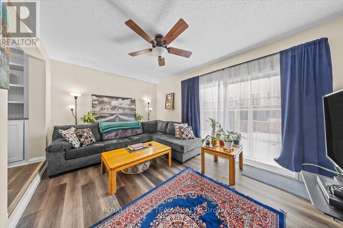 1137 Chimney Hill Way, Ottawa, ON - Indoor Photo Showing Living Room