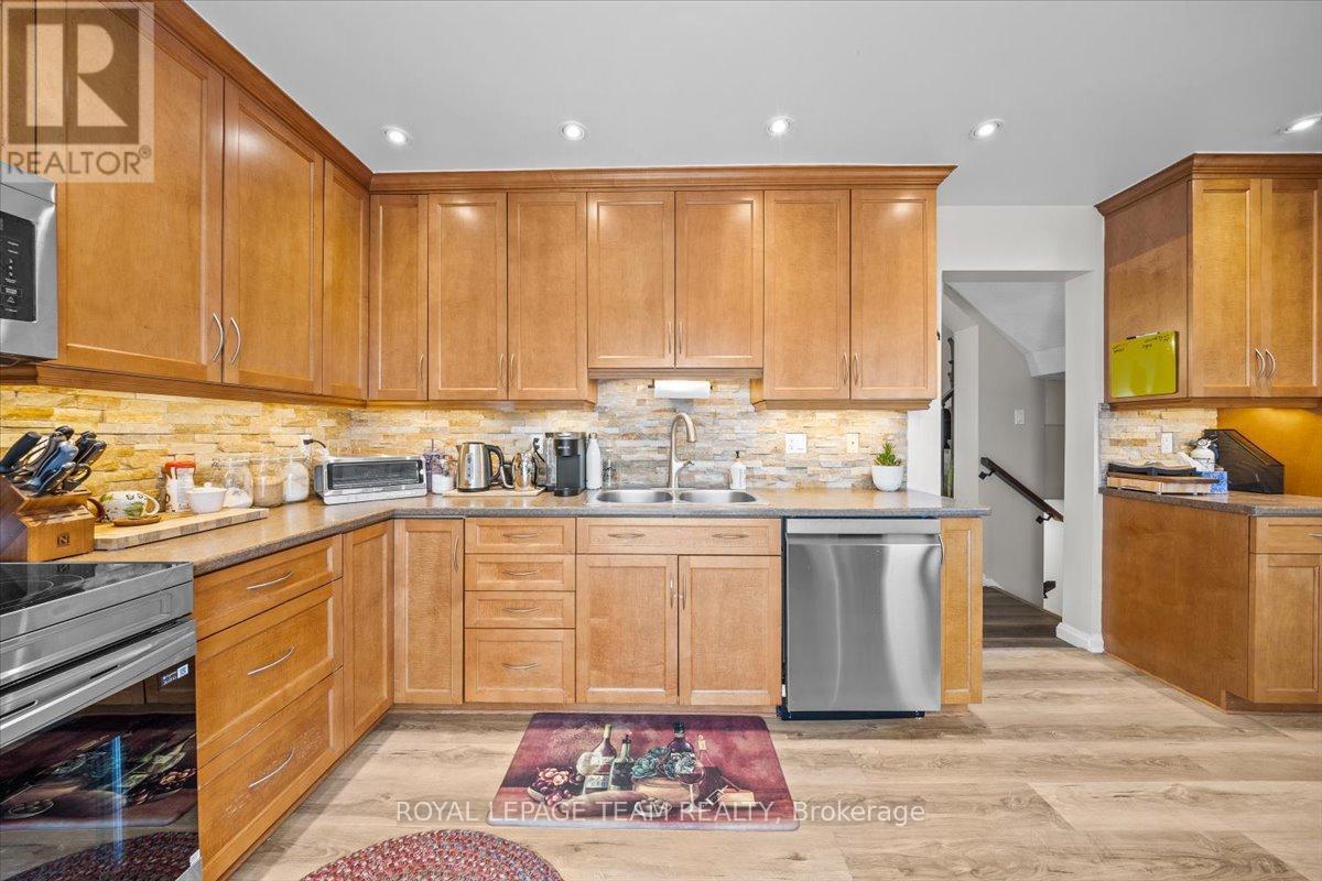 1137 Chimney Hill Way, Ottawa, ON - Indoor Photo Showing Kitchen With Double Sink