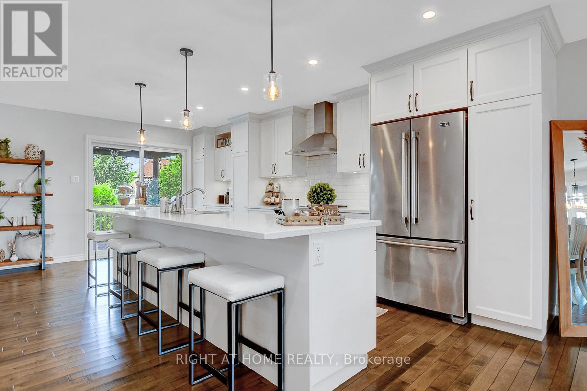 201 Versaille Street, Alfred And Plantagenet, ON - Indoor Photo Showing Kitchen With Upgraded Kitchen