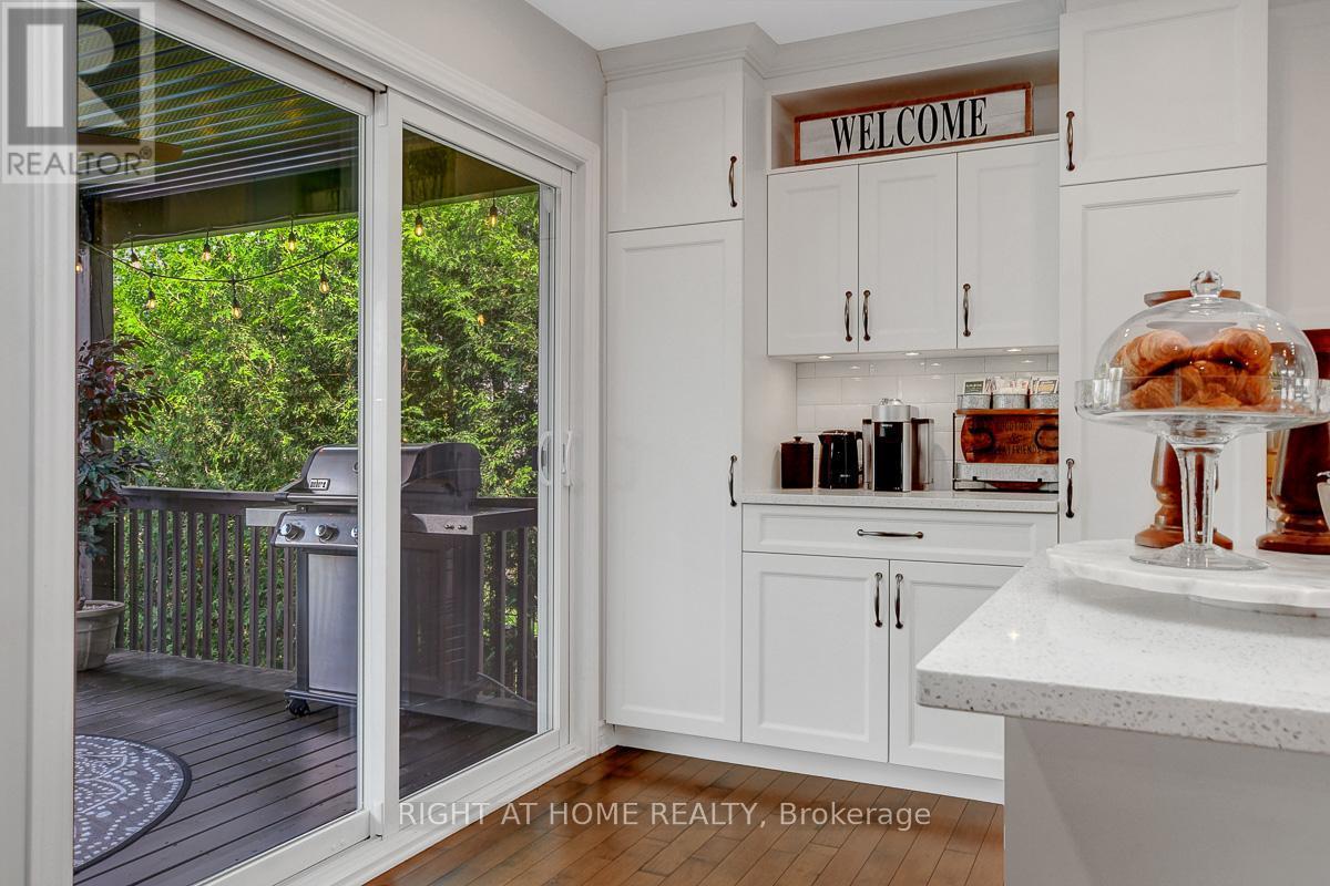 201 Versaille Street, Alfred And Plantagenet, ON - With Exterior