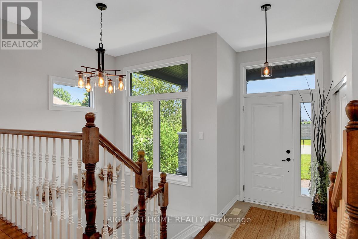 201 Versaille Street, Alfred And Plantagenet, ON - Indoor Photo Showing Other Room