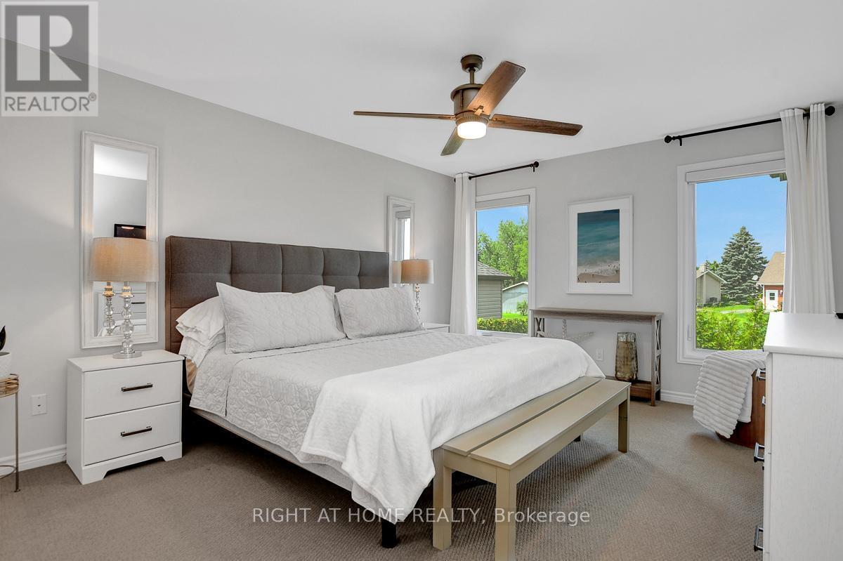 201 Versaille Street, Alfred And Plantagenet, ON - Indoor Photo Showing Bedroom