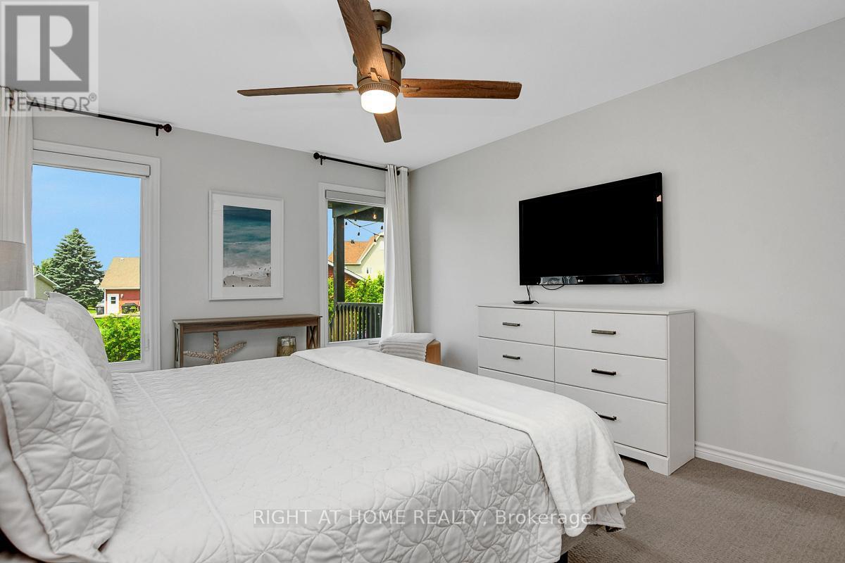 201 Versaille Street, Alfred And Plantagenet, ON - Indoor Photo Showing Bedroom