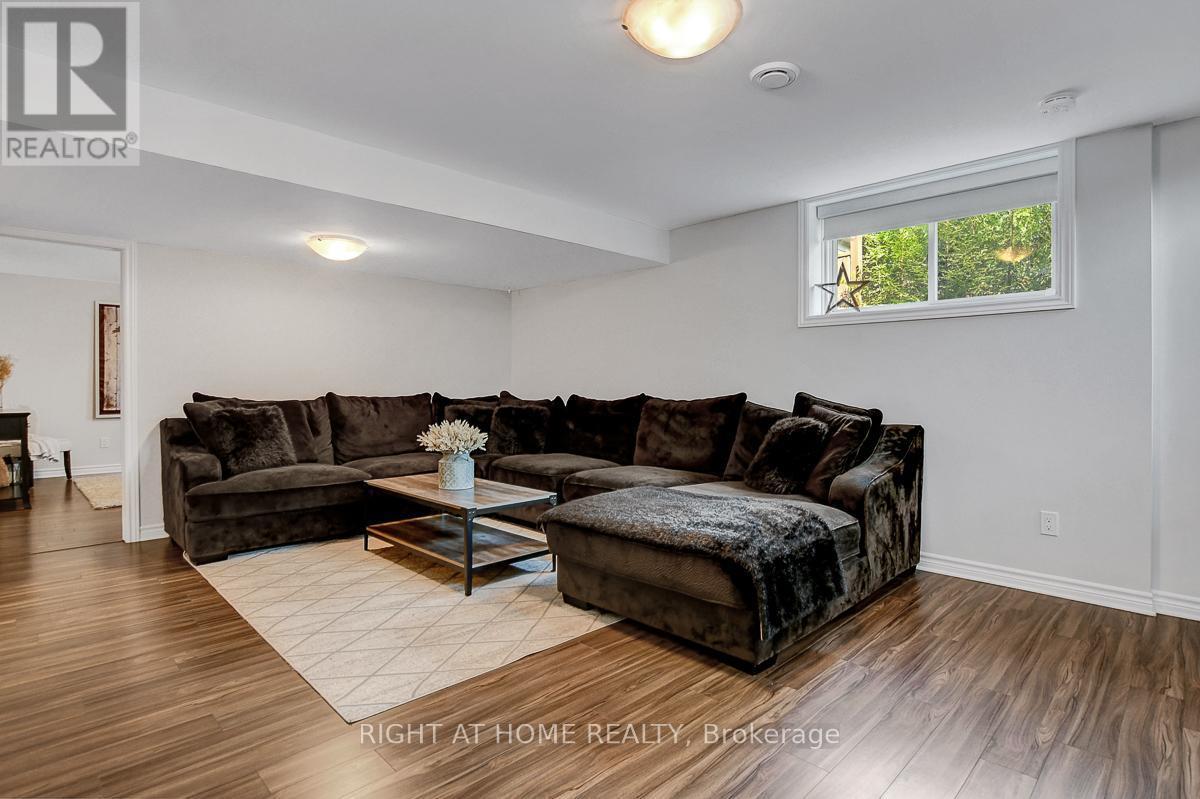201 Versaille Street, Alfred And Plantagenet, ON - Indoor Photo Showing Living Room