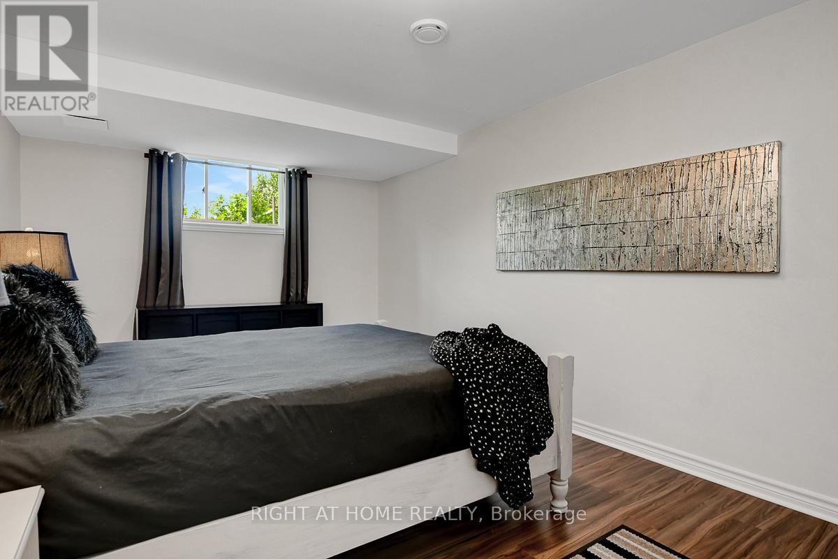 201 Versaille Street, Alfred And Plantagenet, ON - Indoor Photo Showing Bedroom