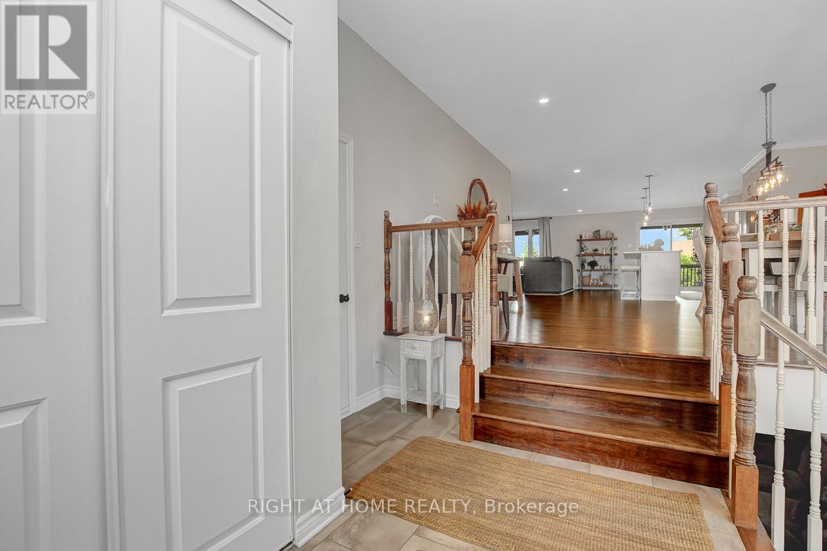 201 Versaille Street, Alfred And Plantagenet, ON - Indoor Photo Showing Other Room